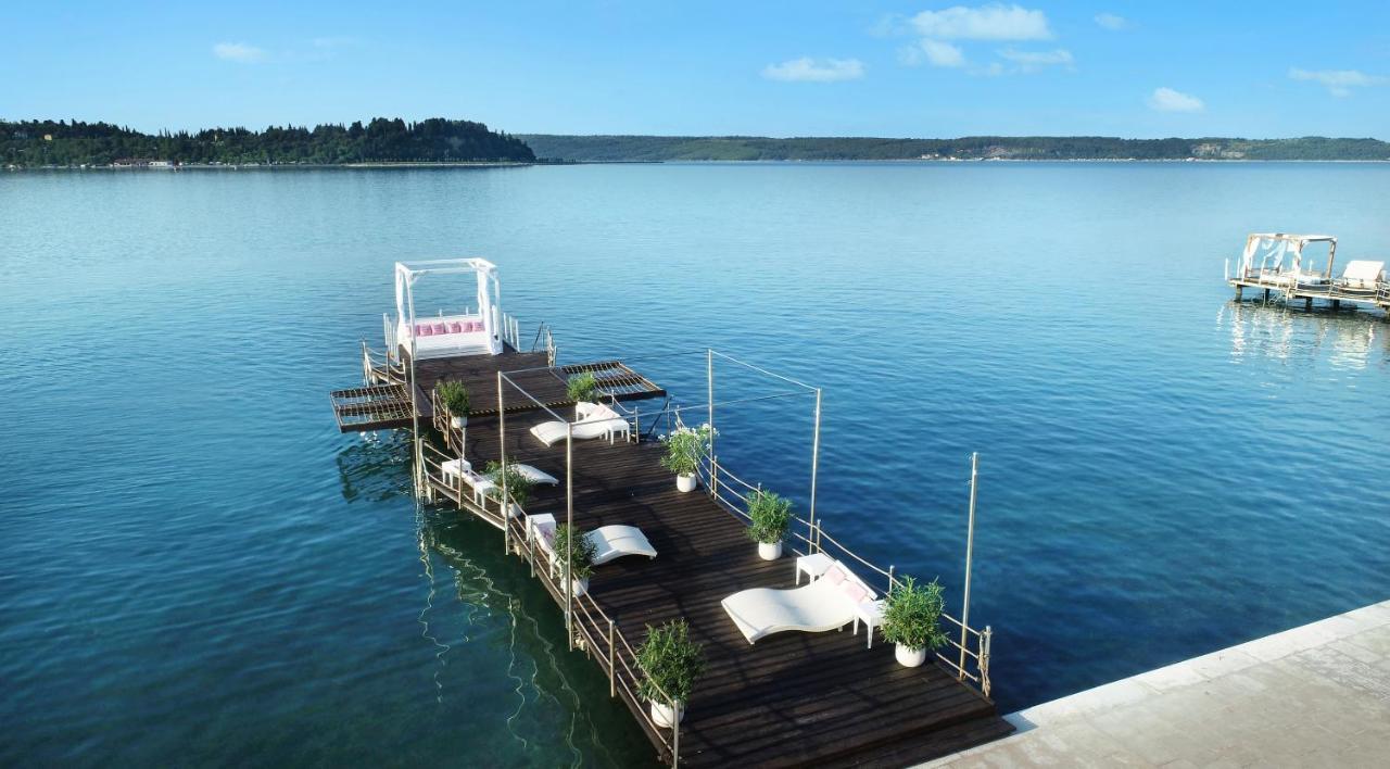 Hotel Slovenija - Terme & Wellness Lifeclass Portorož Extérieur photo The floating bar on the lake