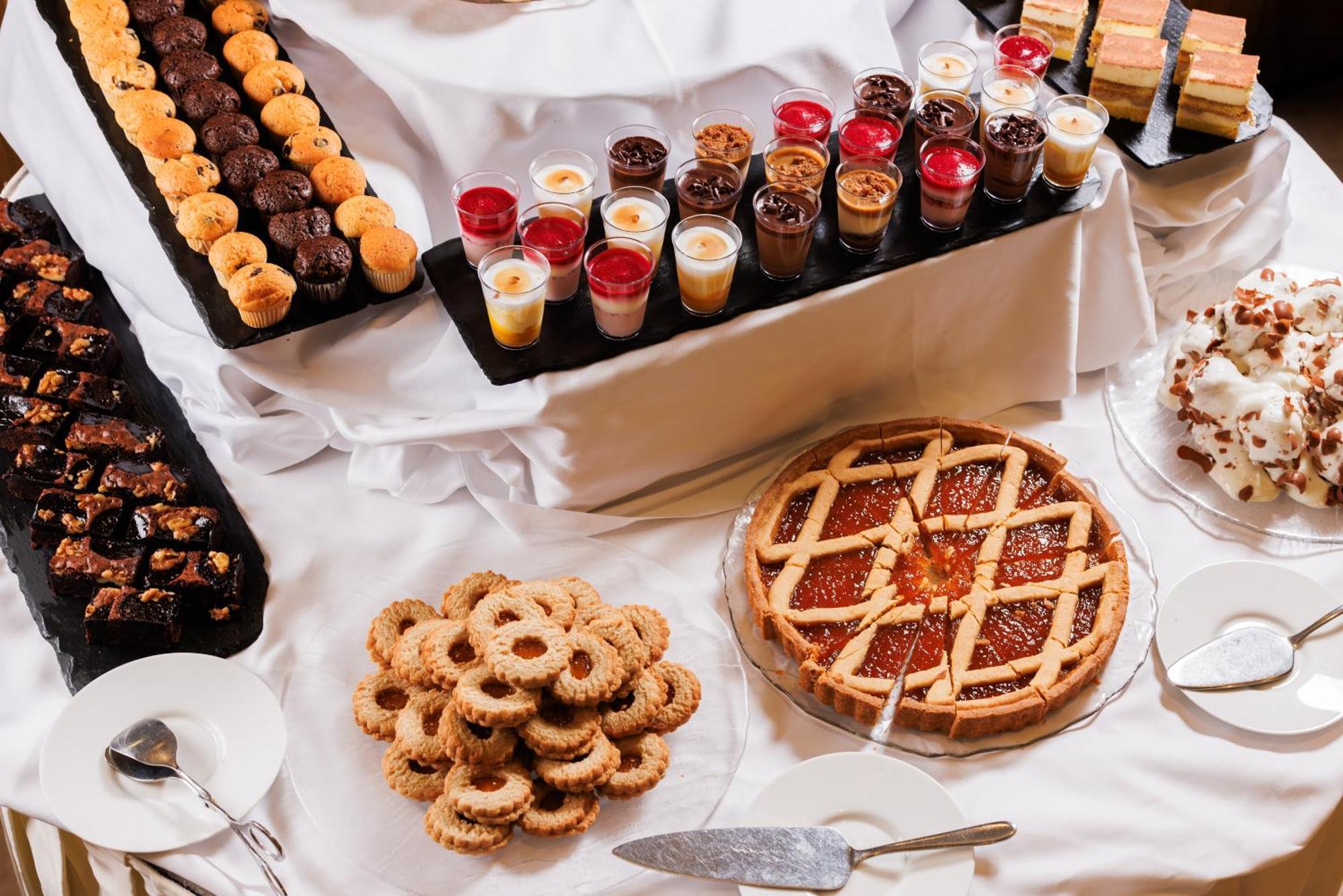 Hotel Slovenija - Terme & Wellness Lifeclass Portorož Extérieur photo A dessert buffet