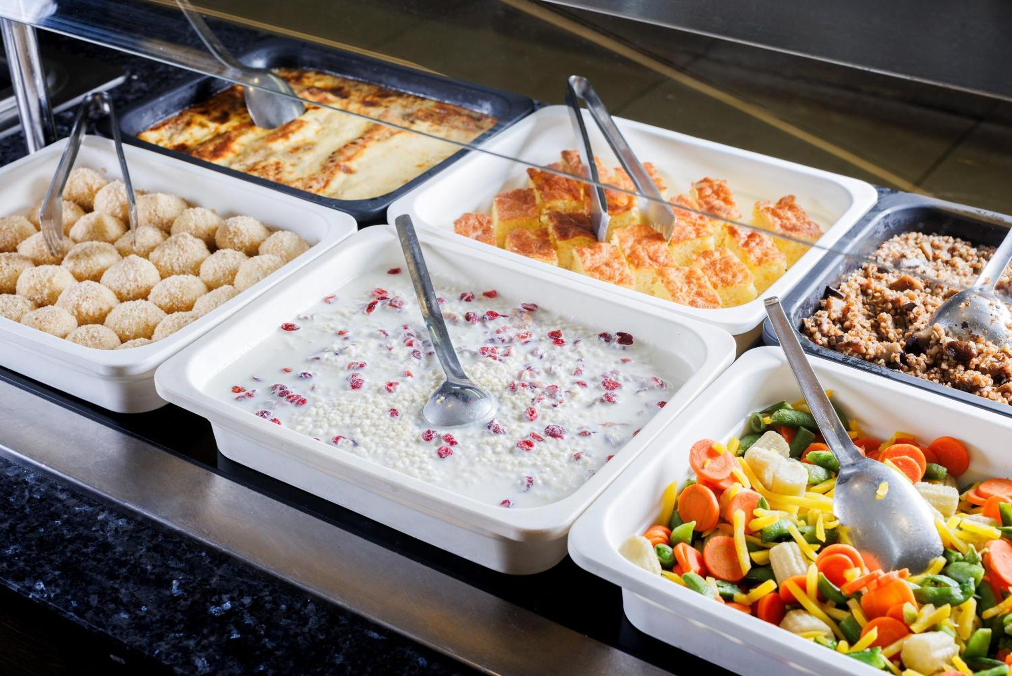 Hotel Slovenija - Terme & Wellness Lifeclass Portorož Extérieur photo A selection of dishes at a buffet
